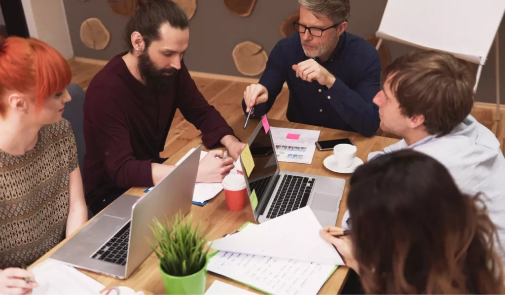 internal-communications-how-to-keep-your-team-aligned-with-your-brand